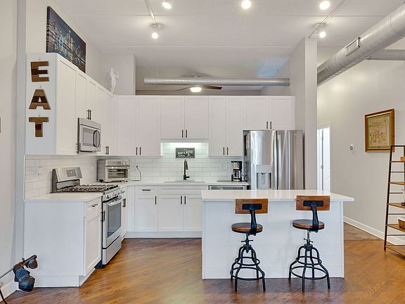 3rd image of 3125 W Fullerton Ave APT 309