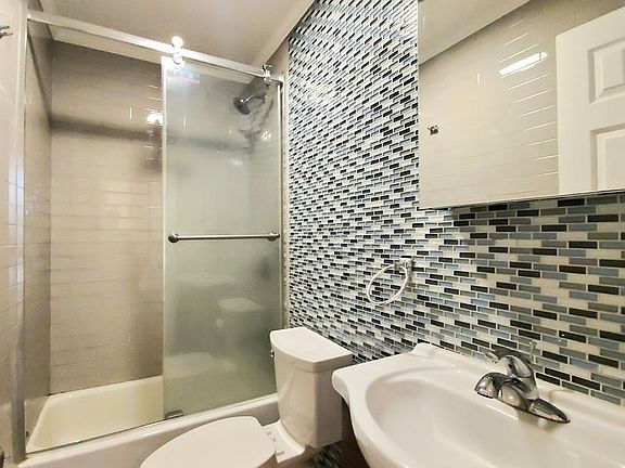 4th image of 690 10th Ave APT 4