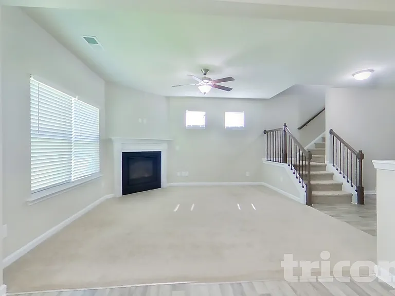 228 Arbor Dr — Photo 3