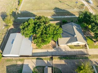 221 Coventry Dr, Hewitt, TX 76643