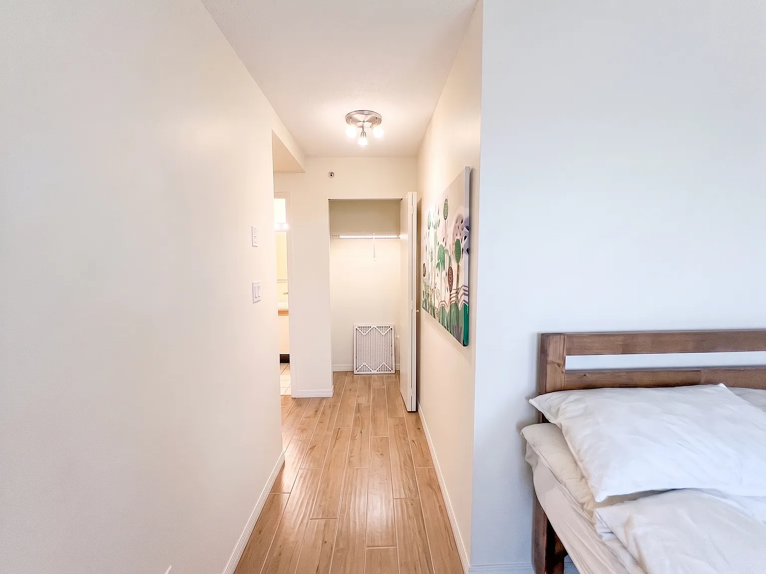 4 bed, 1000 sqft, $2,200 — Photo 3