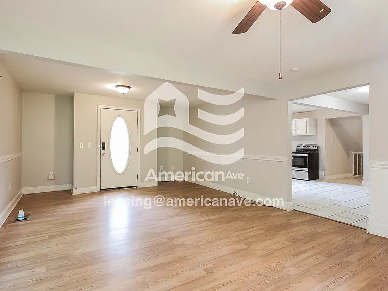 702470_004_living_room_13800061.jpg