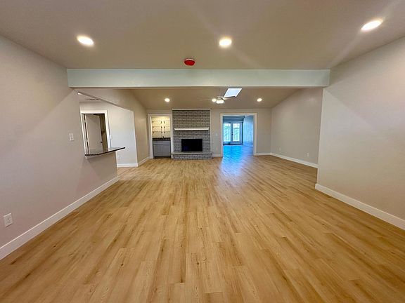 2nd image of 2922 Berkshire Dr