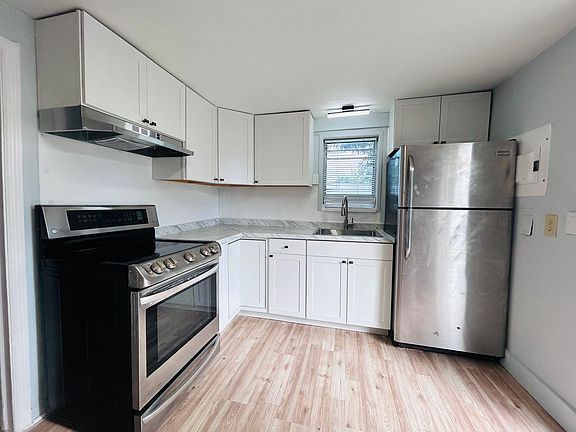 2nd image of 3901 Lakewood Rd #A