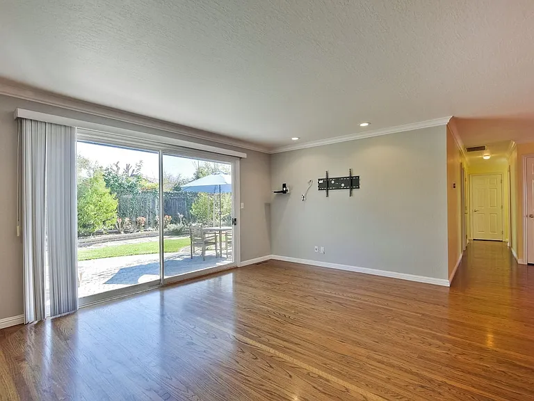 341 Hillsdale Ave — Photo 10