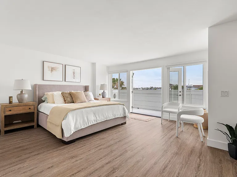 709 W Balboa Blvd — Photo 23