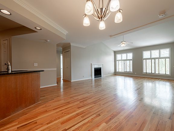 4th image of 2107 Fairfax Ave APT 204