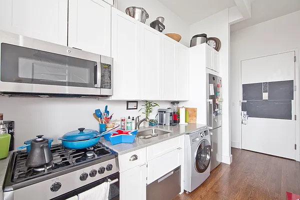 Rented by R New York | media 12