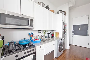 Rented by R New York