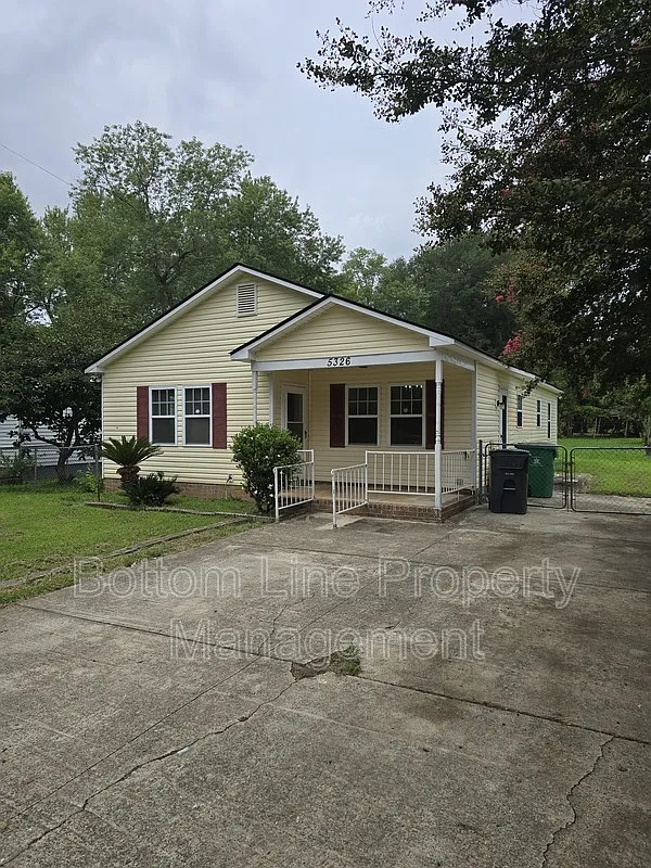 4 bed, 2.0 bath, 1256 sqft, $1,950 — Photo 3