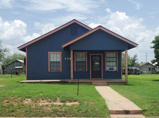 705 Carrizo St, Cotulla, TX 78014