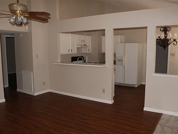 3rd image of 466 Weaver St