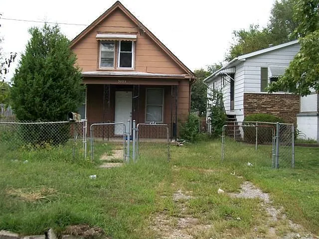 3023 W Malone St photo 1