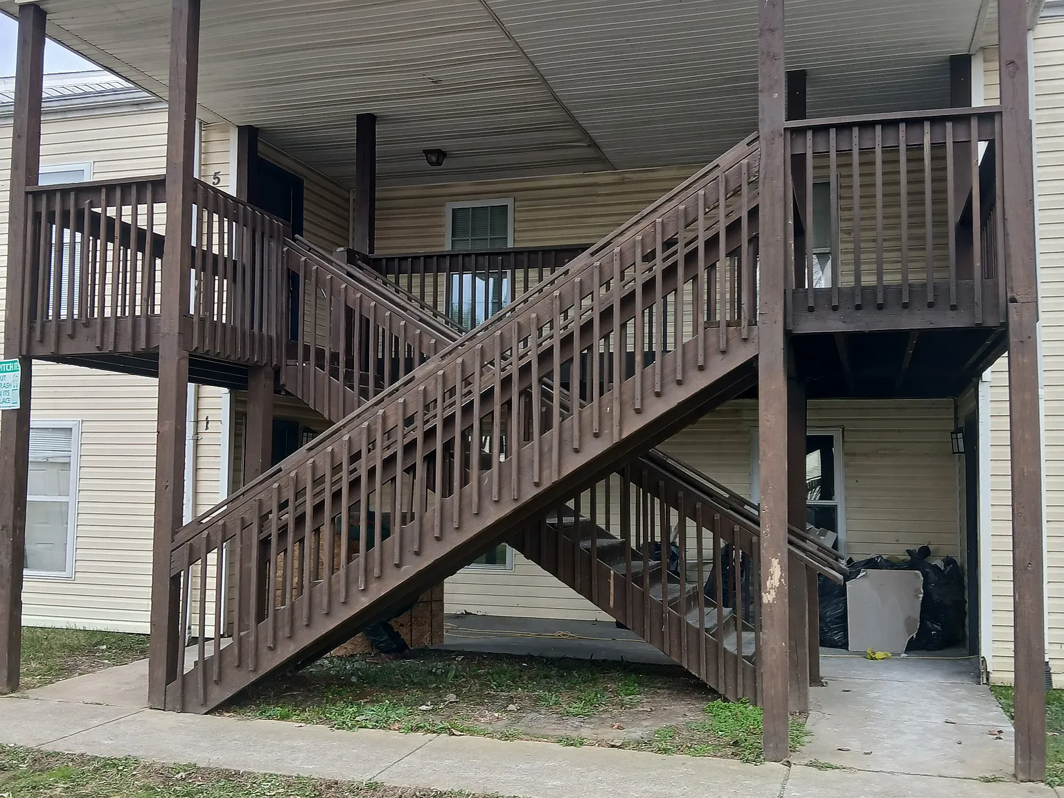 3 bed, 1050 sqft, $895 — Photo 3