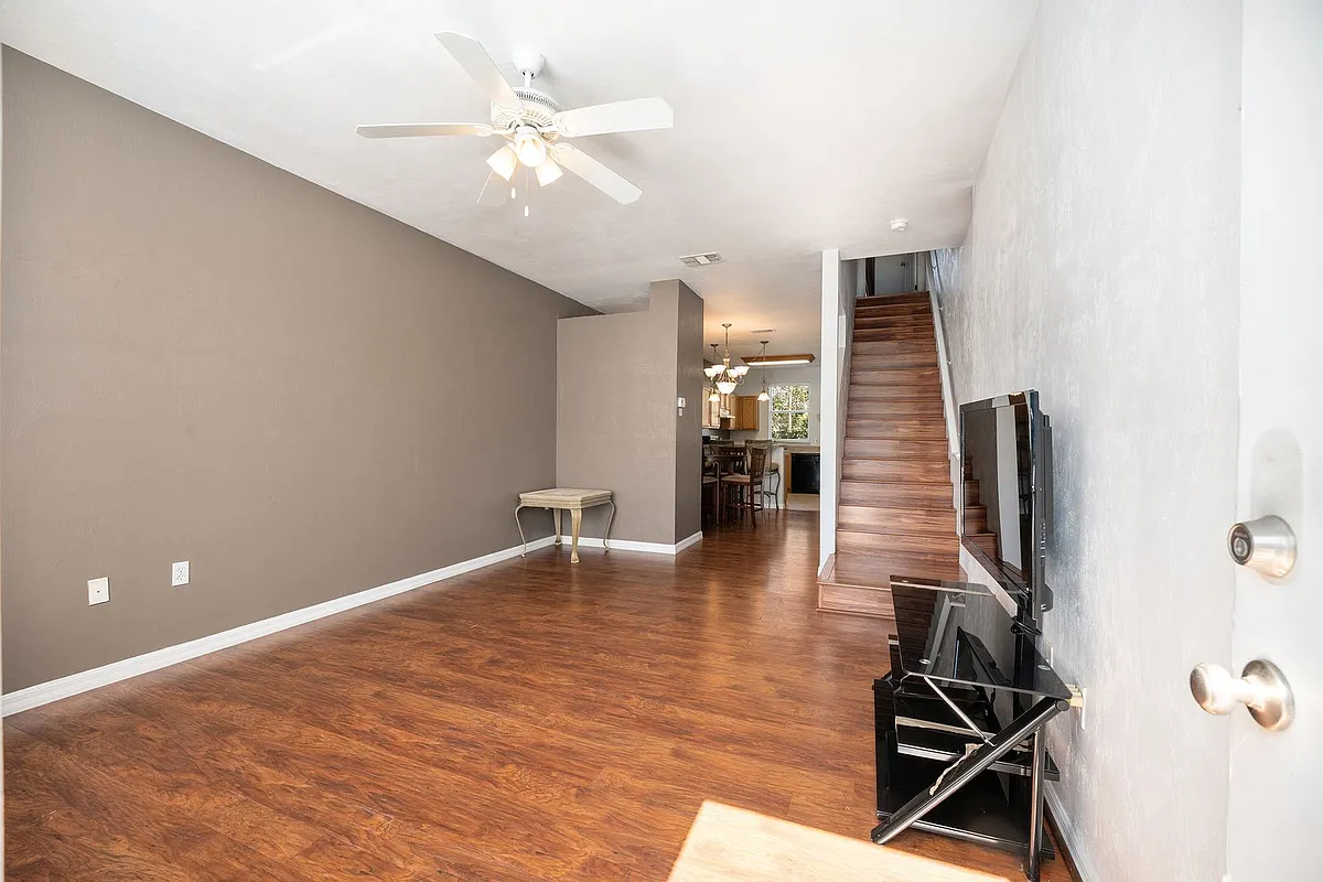 Building Photo - 3910 SW 20th Ave #1403
