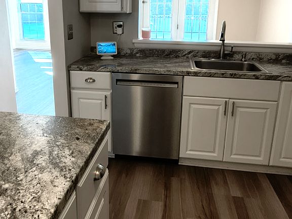 5th image of 22 Kern Dr