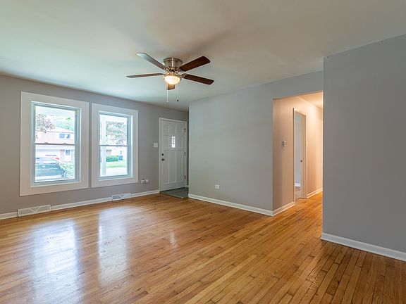 4th image of 484 Gregory Dr