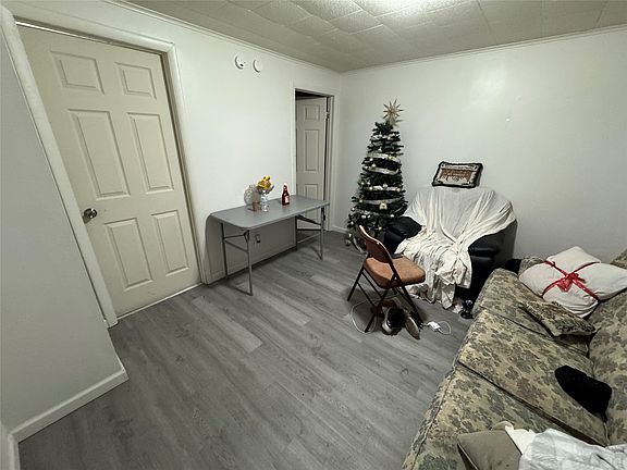 3rd image of 25 Virgil St