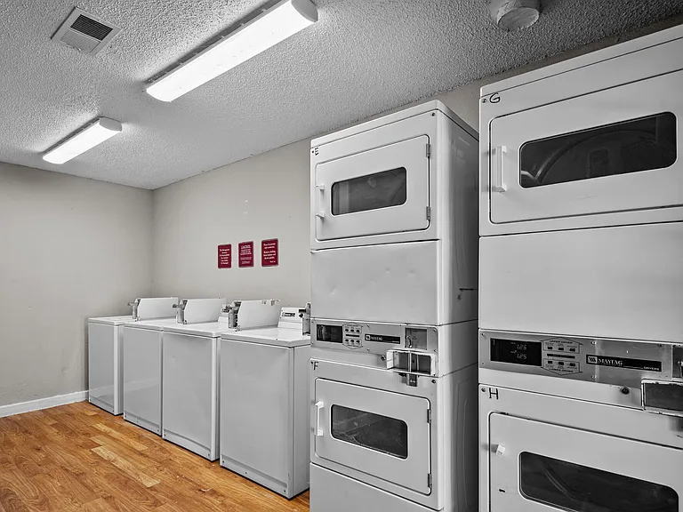 Kennington Apartments — Photo 26