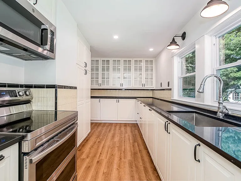 3 Oakhill Ave — Photo 4