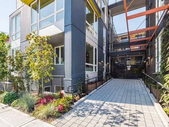 121 12th Ave E Unit 302, Seattle, WA 98102