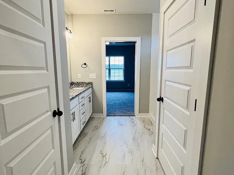 731 N Main St — Photo 20