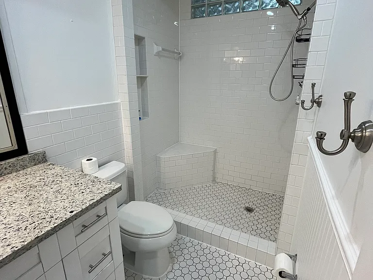 412 Riverside Dr — Photo 9