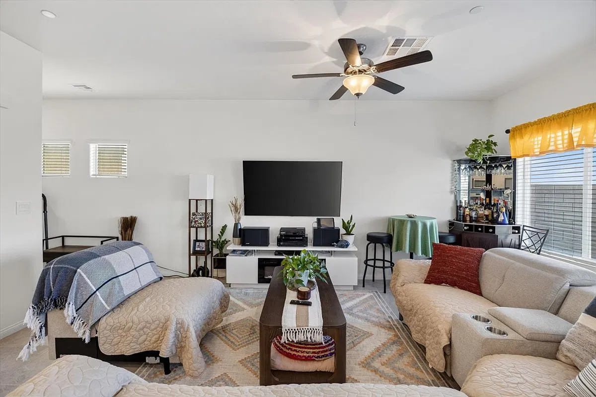 4 bed, 1868 sqft, $2,850 — Photo 4
