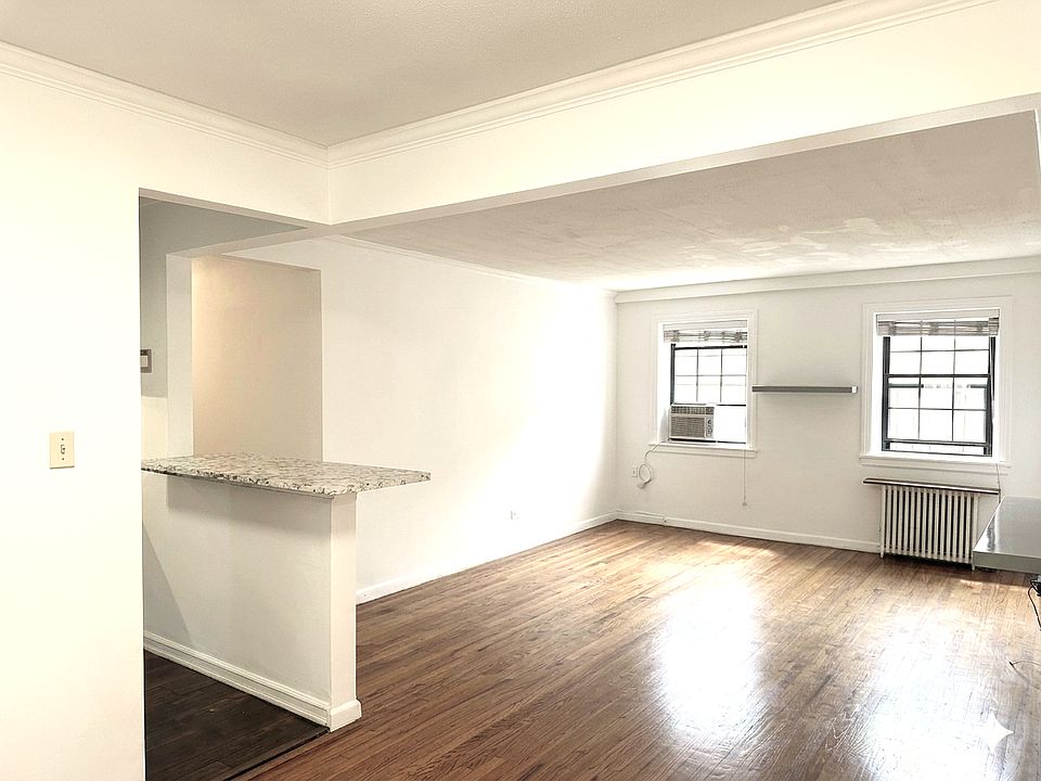 1st image of 14432 78th Ave APT 2E
