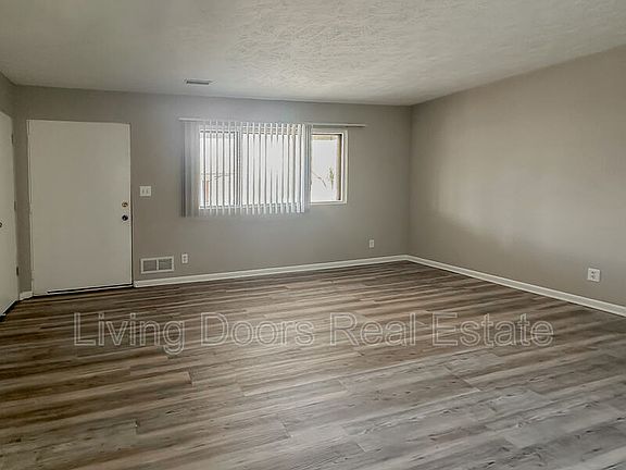 4th image of 4717 Gladstone St