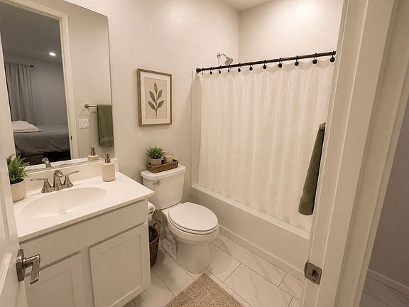 3rd image of 3040 W Monte Way
