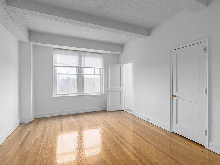 McCallum Apartments — Photo 14