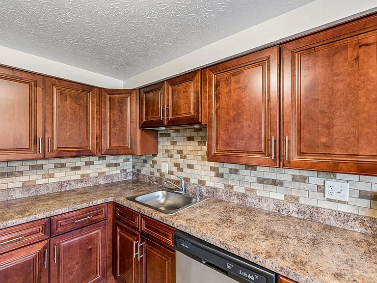 Bishop Park Apartments — Photo 16
