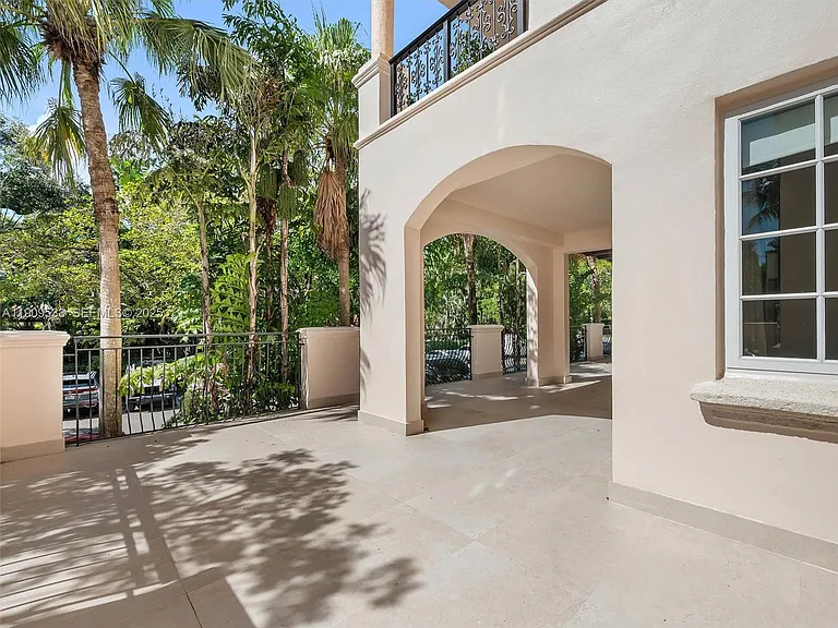 19116 Fisher Island Dr #19116 — Photo 11