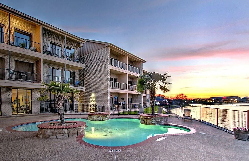 Building Photo - Towne Square Condos