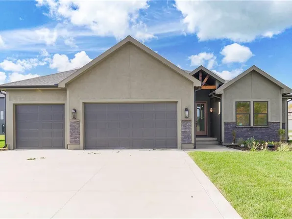 4701 SE Lyne St, Blue Springs, MO 64014