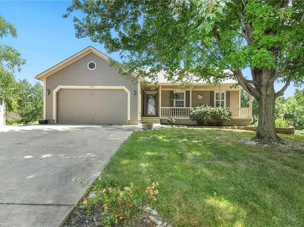 1916 Valley Vw, Pleasant Hill, MO 64080