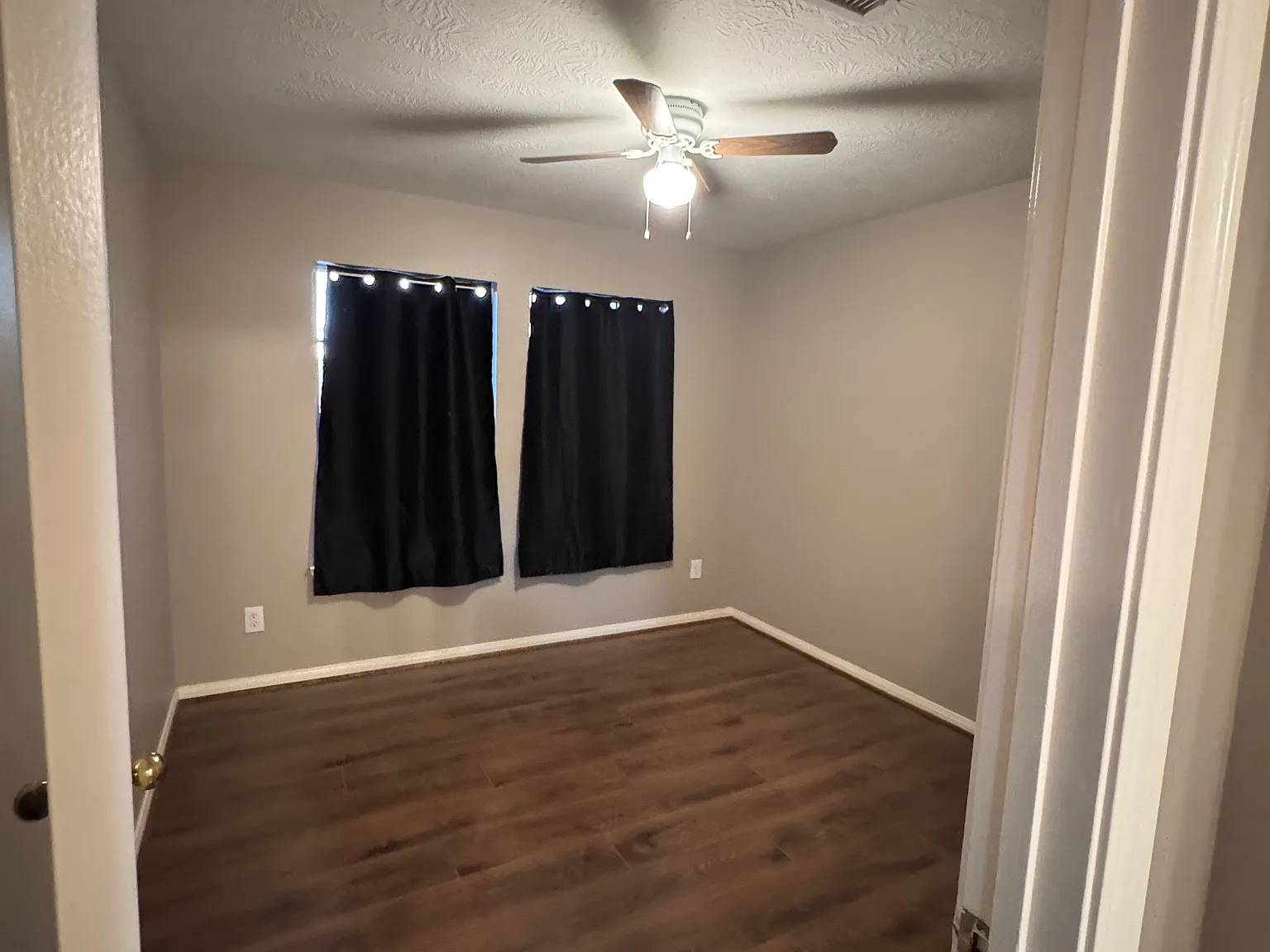 5 bed, 2.5 bath, 2392 sqft, $2,325 — Photo 2