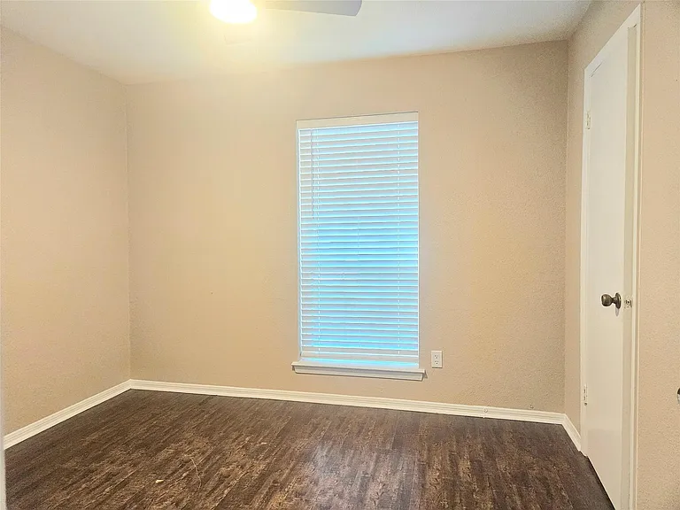 4231 Southchase Ln — Photo 12