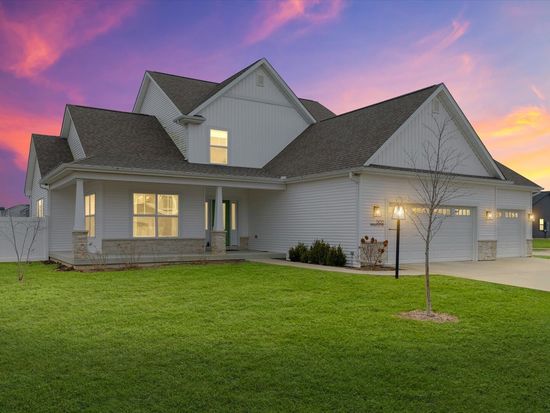 502 Wheatley Dr, Mahomet, IL 61853
