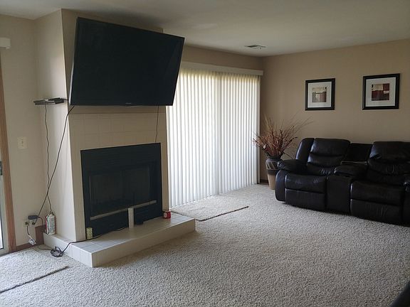 3rd image of 344 Pembroke Ct APT 1