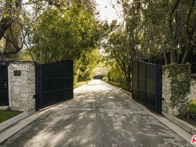 1652 Mandeville Canyon Rd, Los Angeles, CA, 90049