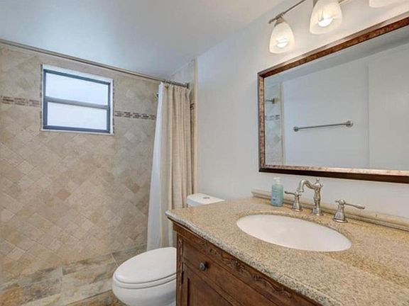 4th image of 1975 SE 3rd St #4
