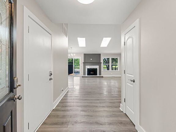 3rd image of 2860 Bar Harbour Ct