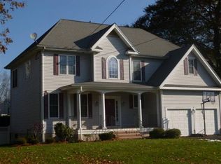 11 Raymond Dr, Attleboro, MA 02703