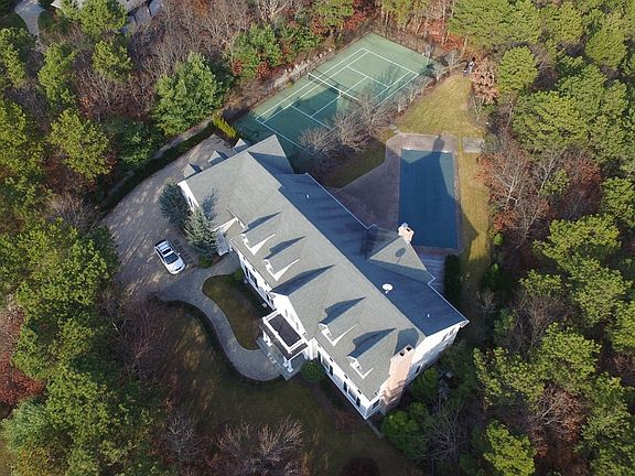 5th image of 16 Henrys Hollow Ct