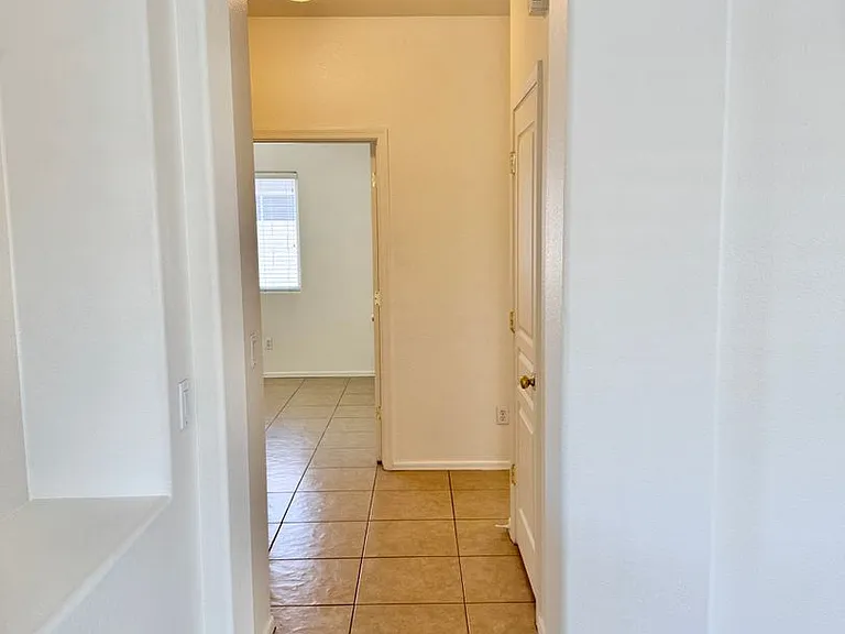 19 S 119th Ave — Photo 22