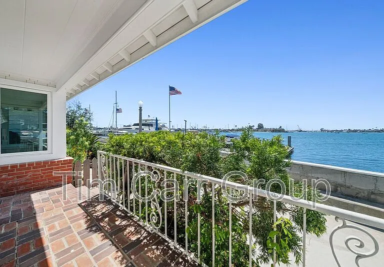 112 S Bayfront — Photo 2