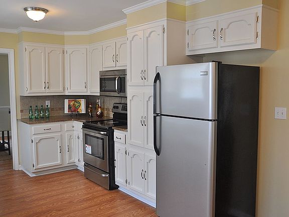3rd image of 3119 Weston Ave