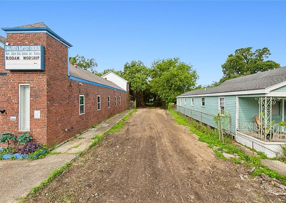 1st image of 2970 Toledano St